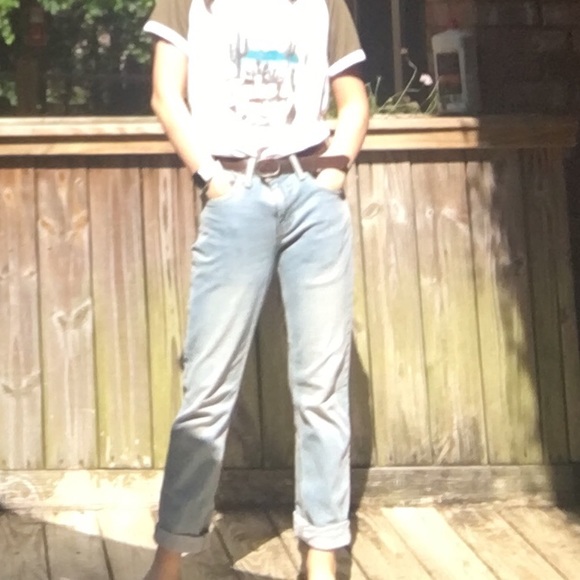 Classic Levi’s 💛 - Picture 2 of 2